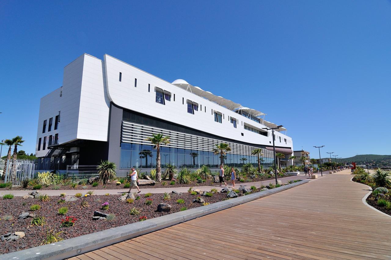 Logis Hotel Les Pins - Operalia Balaruc-les-Bains Exteriér fotografie